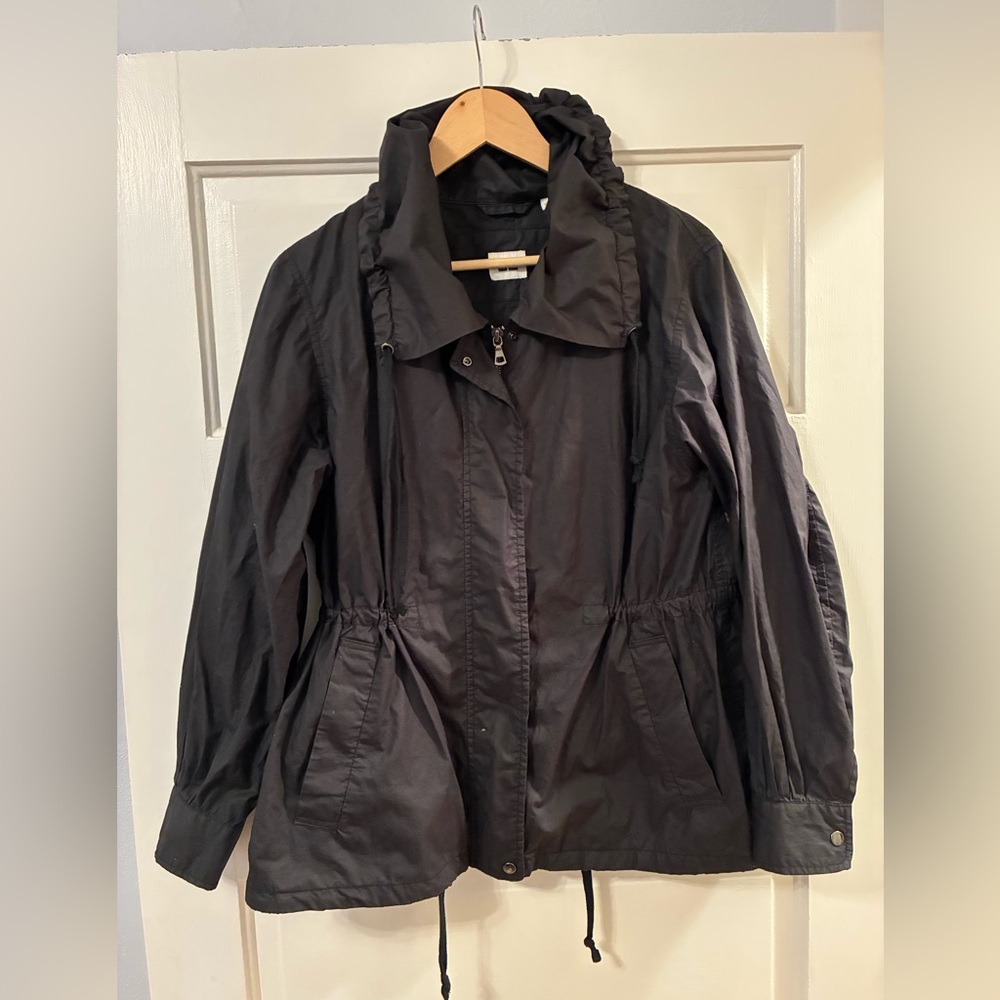 Uniqlo Black Utility Jacket with Relaxed Fit and Zipper Details Women’s Medium